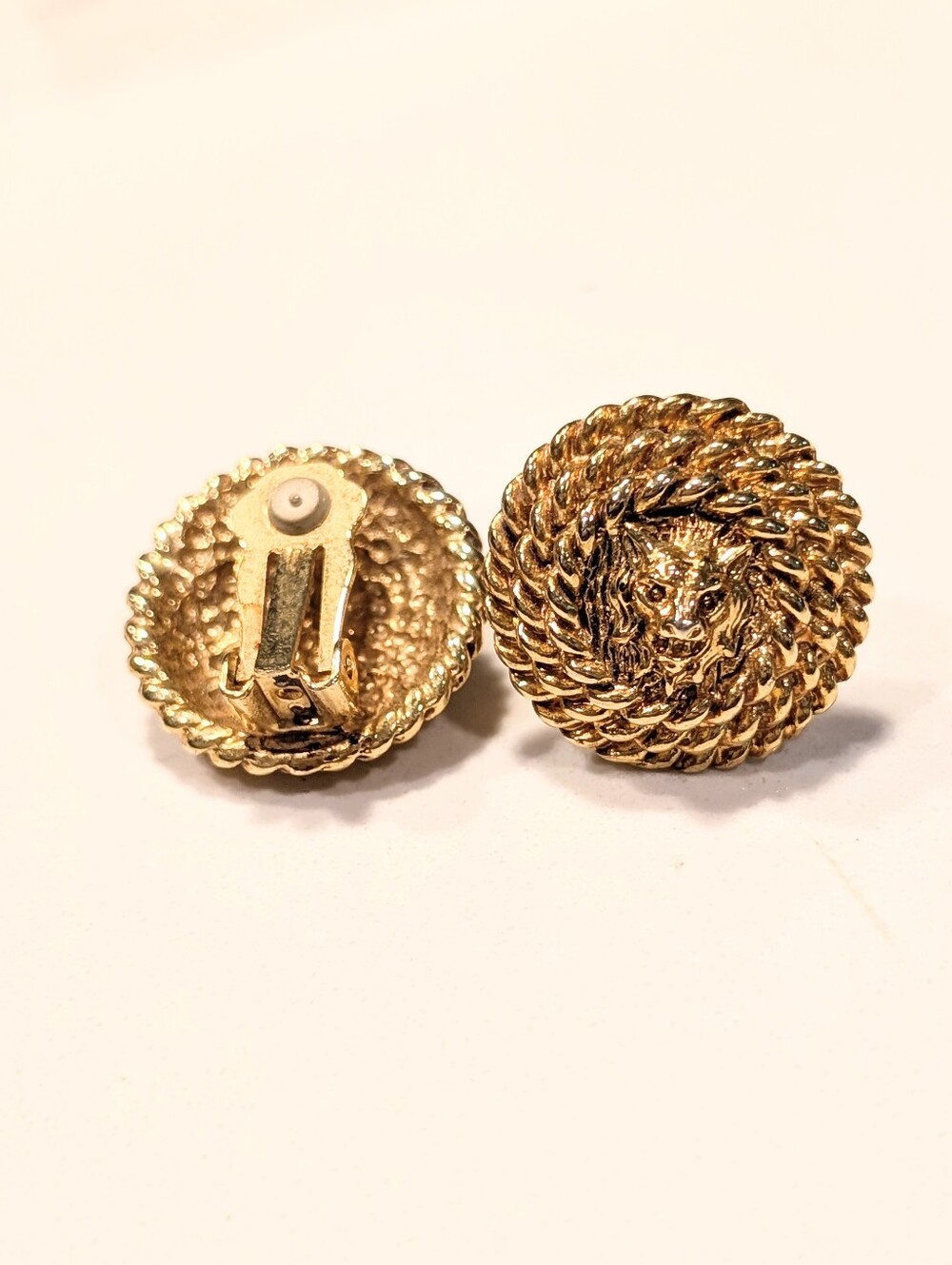 Vintage Bold Y2K Gold Lion Head 80's Clip-On Earrings